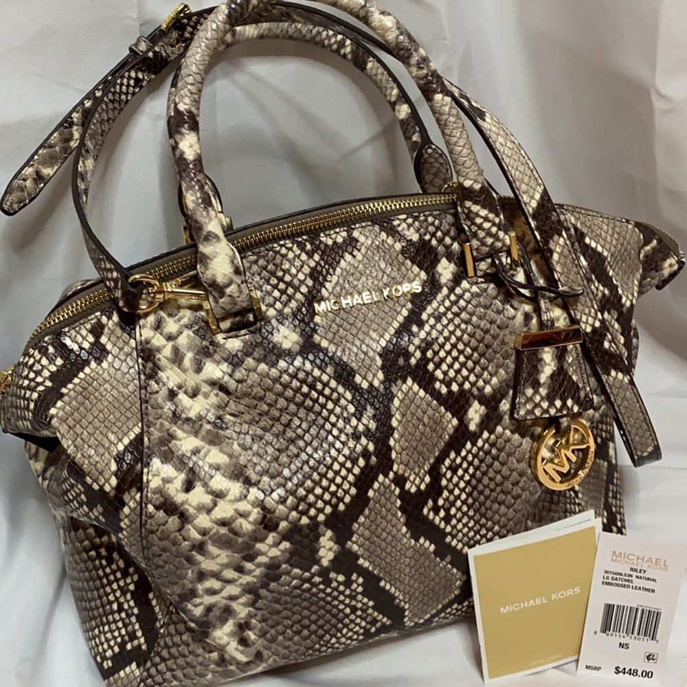 Sold-🎉Michael Kors Lg satchel leather-Riley